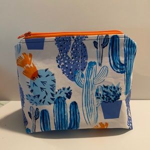 A zippered pouch!